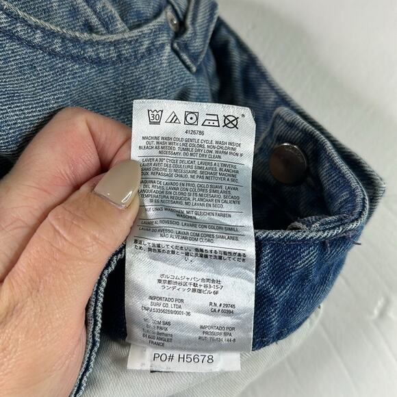 VOLCOM Light Wash Denim Boyfriend Fit Distressed Rolled Cuff Jean Shorts Size 24 - Picture 10 of 10